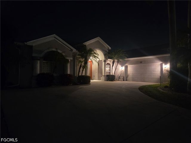 2120 SW 8th PL, Cape Coral, FL 33991
