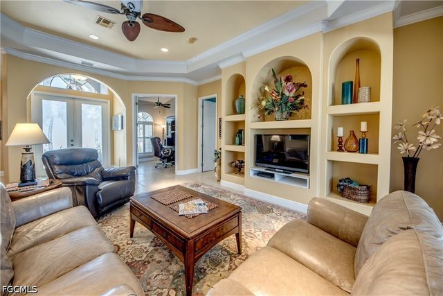 2120 SW 8th PL, Cape Coral, FL 33991