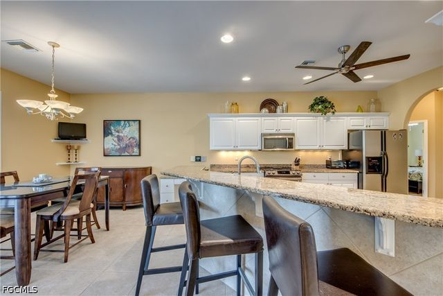 2120 SW 8th PL, Cape Coral, FL 33991