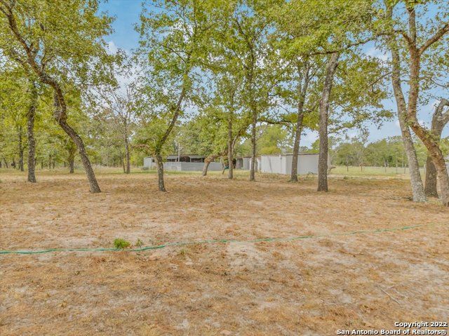 5256 HICKORY FORREST DR, Seguin, TX 78155