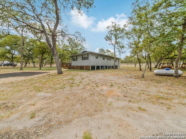 5256 HICKORY FORREST DR, Seguin, TX 78155
