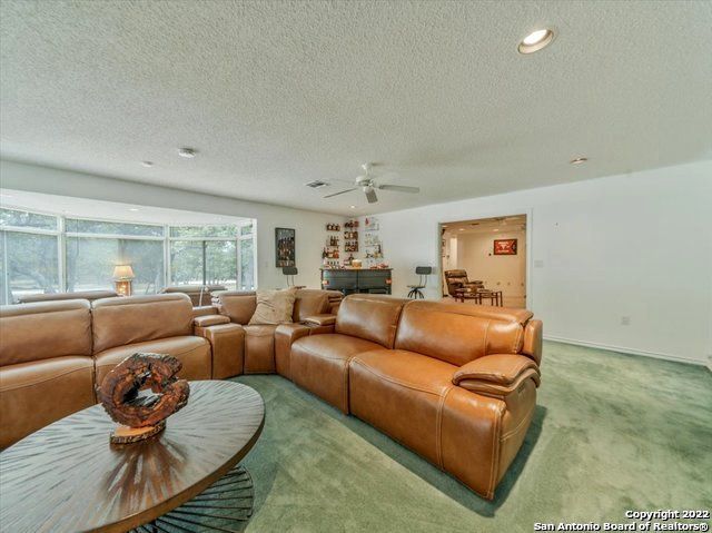 5256 HICKORY FORREST DR, Seguin, TX 78155