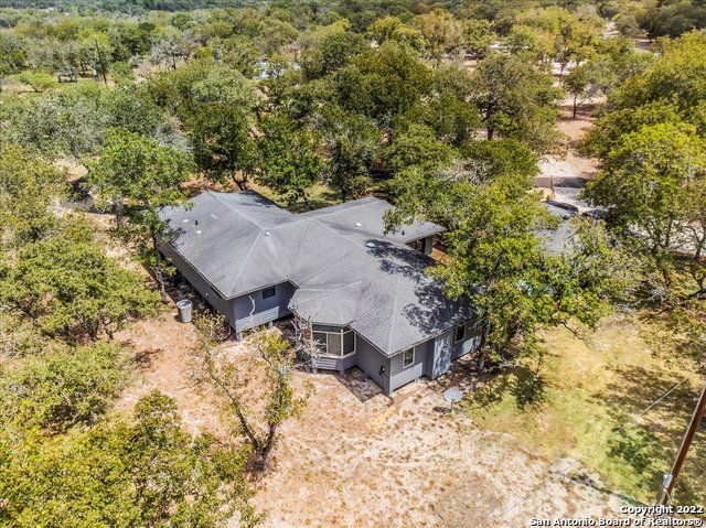 5256 HICKORY FORREST DR, Seguin, TX 78155