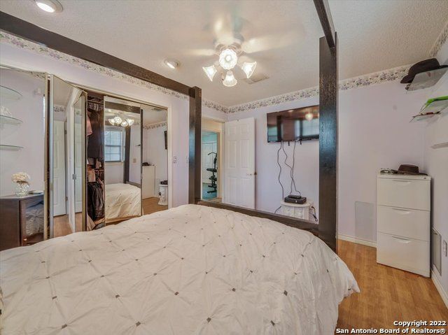 5256 HICKORY FORREST DR, Seguin, TX 78155