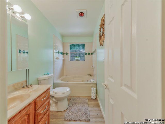 5256 HICKORY FORREST DR, Seguin, TX 78155