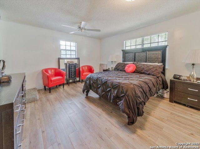 5256 HICKORY FORREST DR, Seguin, TX 78155