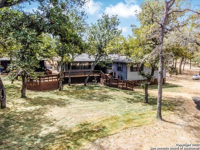 5256 HICKORY FORREST DR, Seguin, TX 78155