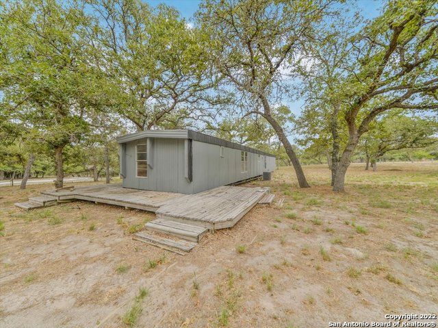 5256 HICKORY FORREST DR, Seguin, TX 78155