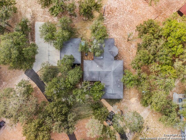 5256 HICKORY FORREST DR, Seguin, TX 78155