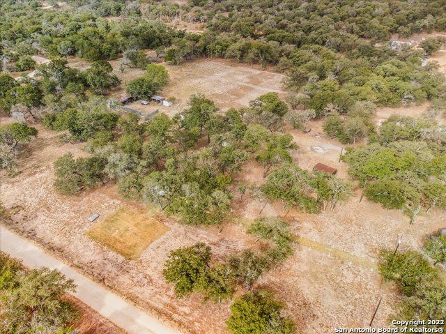 5256 HICKORY FORREST DR, Seguin, TX 78155