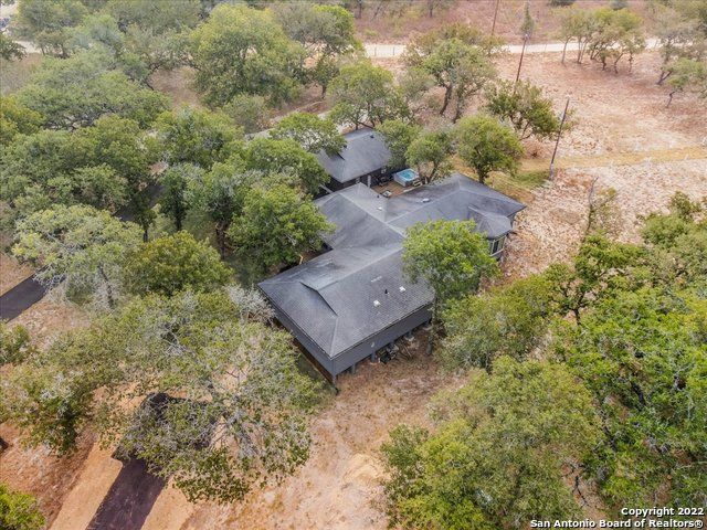 5256 HICKORY FORREST DR, Seguin, TX 78155