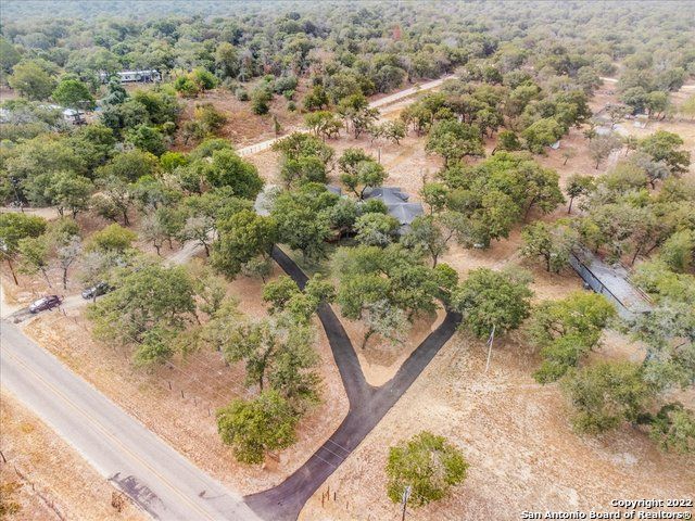 5256 HICKORY FORREST DR, Seguin, TX 78155