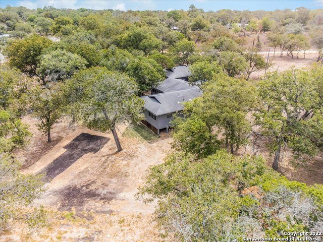 5256 HICKORY FORREST DR, Seguin, TX 78155