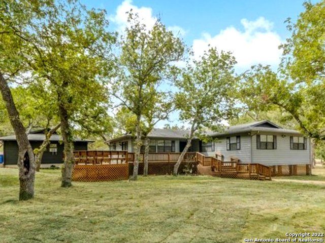 5256 HICKORY FORREST DR, Seguin, TX 78155