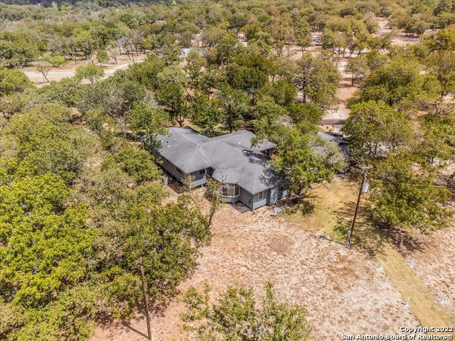 5256 HICKORY FORREST DR, Seguin, TX 78155