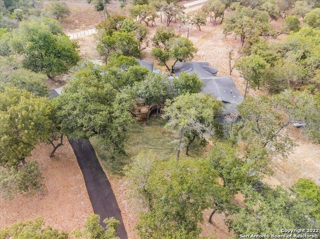 5256 HICKORY FORREST DR, Seguin, TX 78155