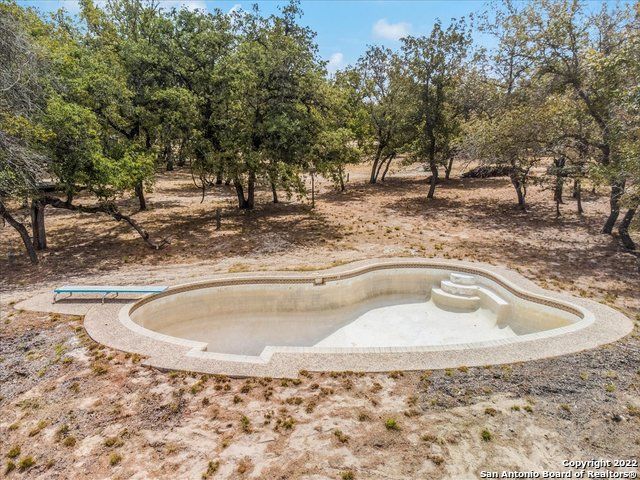 5256 HICKORY FORREST DR, Seguin, TX 78155