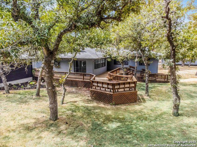 5256 HICKORY FORREST DR, Seguin, TX 78155