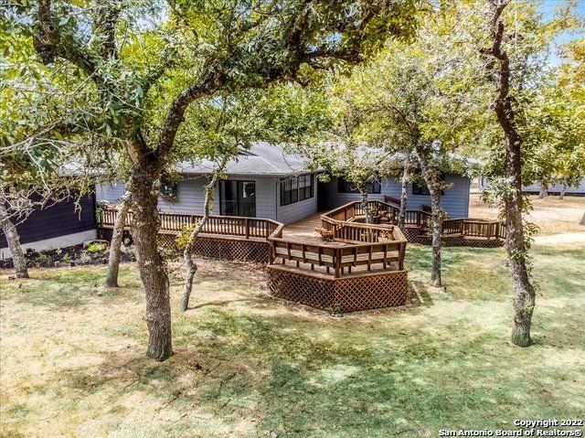 5256 HICKORY FORREST DR, Seguin, TX 78155