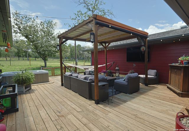 5256 HICKORY FORREST DR, Seguin, TX 78155