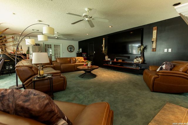 5256 HICKORY FORREST DR, Seguin, TX 78155