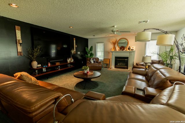 5256 HICKORY FORREST DR, Seguin, TX 78155