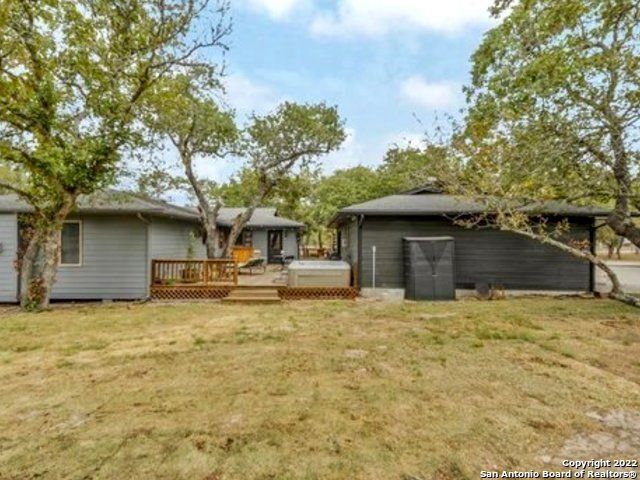 5256 HICKORY FORREST DR, Seguin, TX 78155