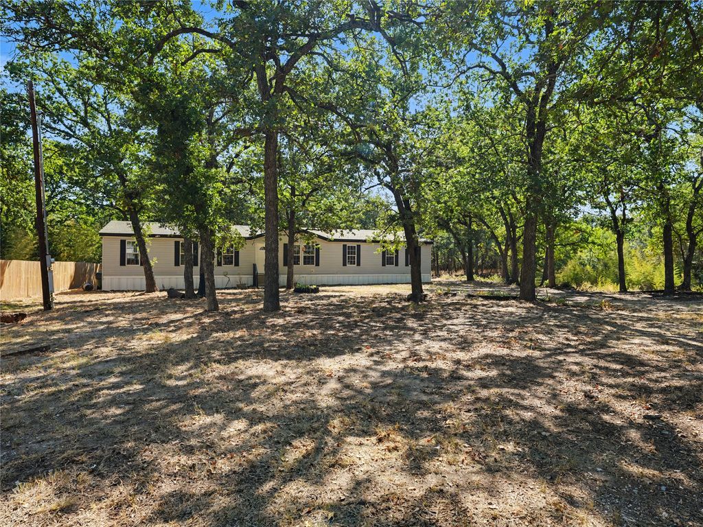 109 Summers Circle, Azle, TX 76020 — exterior