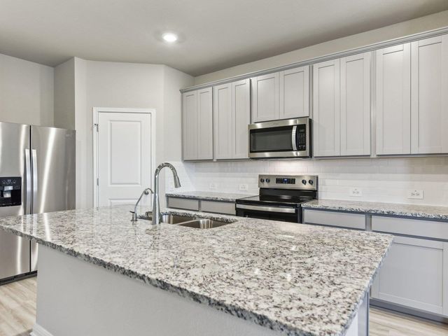 100 Honey Bee RD, Jarrell, TX 76537