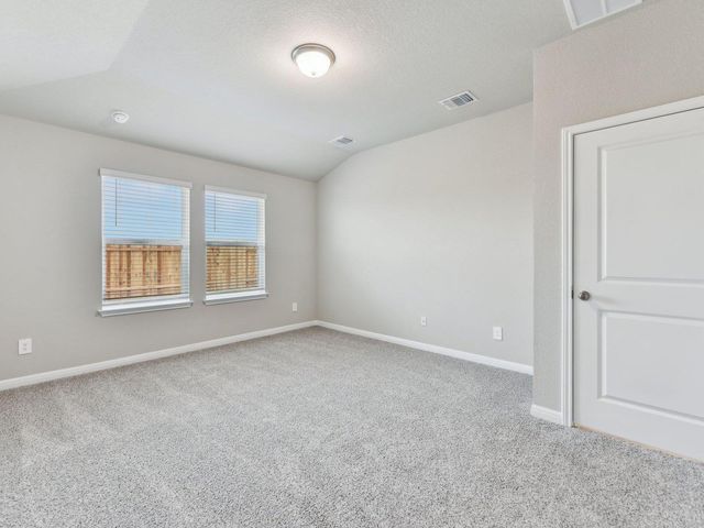 100 Honey Bee RD, Jarrell, TX 76537