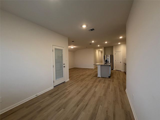 100 Honey Bee RD, Jarrell, TX 76537