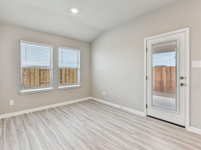 100 Honey Bee RD, Jarrell, TX 76537