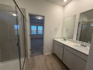 100 Honey Bee RD, Jarrell, TX 76537