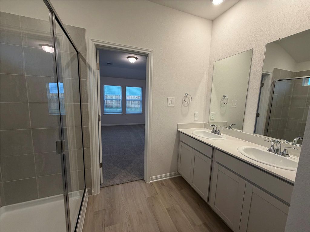 100 Honey Bee RD, Jarrell, TX 76537