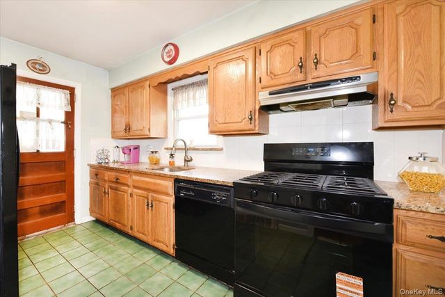 246-35 85th Road, Bellerose, NY 11426