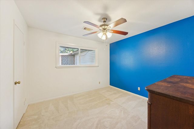 143 Machemehl Drive, Bellville, TX 77418