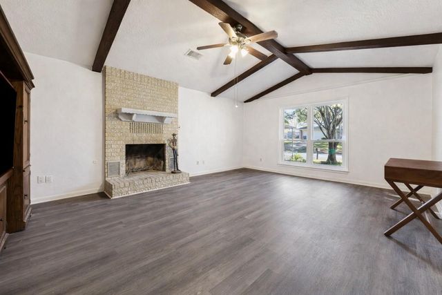 143 Machemehl Drive, Bellville, TX 77418