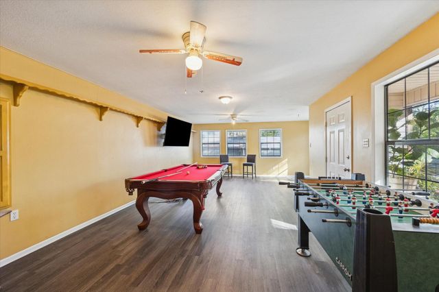 143 Machemehl Drive, Bellville, TX 77418