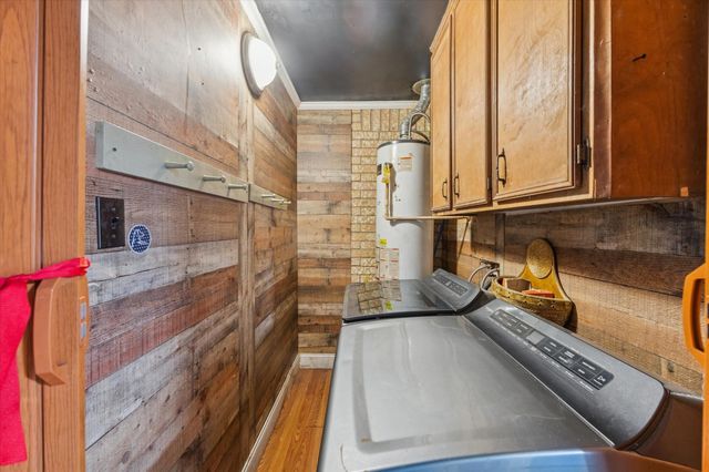 143 Machemehl Drive, Bellville, TX 77418