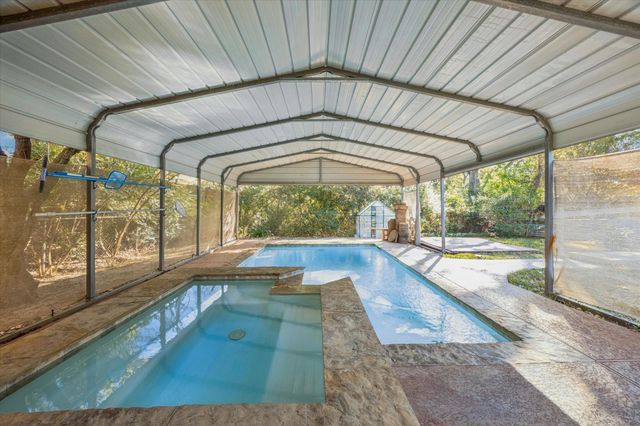 143 Machemehl Drive, Bellville, TX 77418