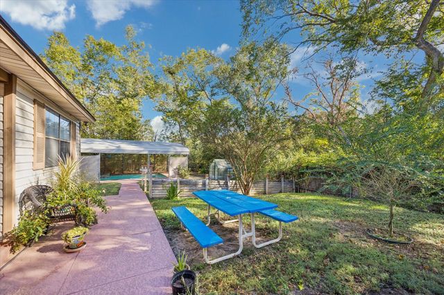 143 Machemehl Drive, Bellville, TX 77418