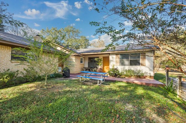 143 Machemehl Drive, Bellville, TX 77418