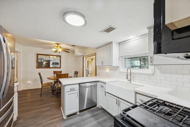 143 Machemehl Drive, Bellville, TX 77418