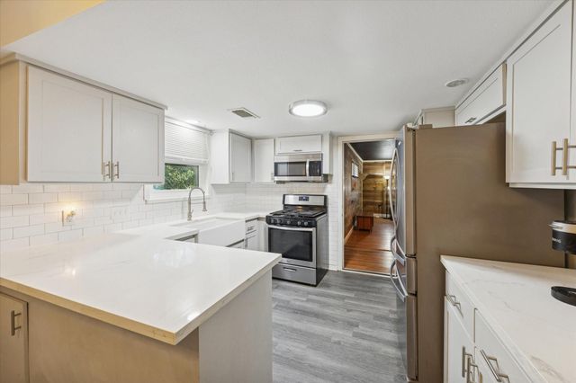 143 Machemehl Drive, Bellville, TX 77418