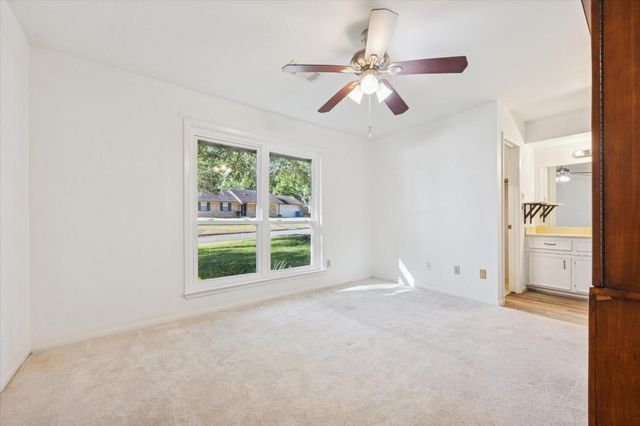 143 Machemehl Drive, Bellville, TX 77418