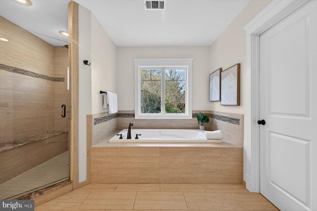 5011 RUGBY AVE, Bethesda, MD 20814