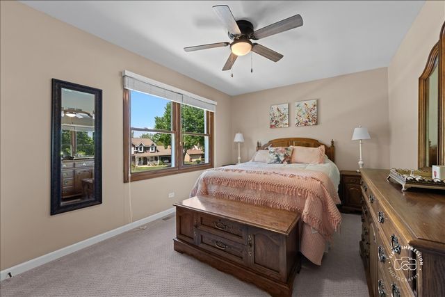 25W185 Setauket Avenue, Naperville, IL 60540
