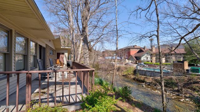 438 Cottage Drive, Gatlinburg, TN 37738