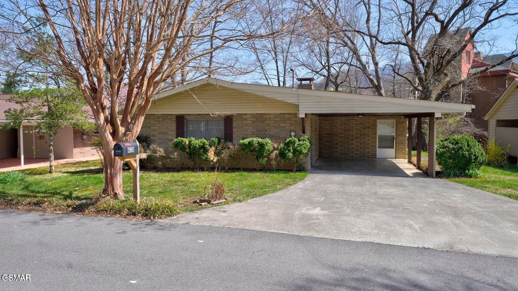 438 Cottage Drive, Gatlinburg, TN 37738
