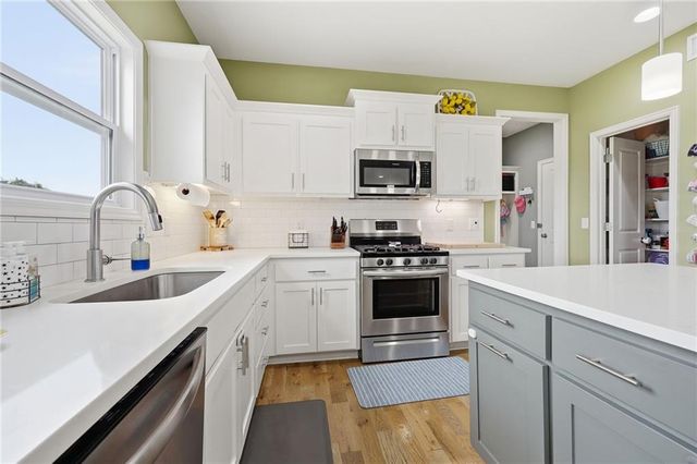 6416 N 142nd Street, Basehor, KS 66007